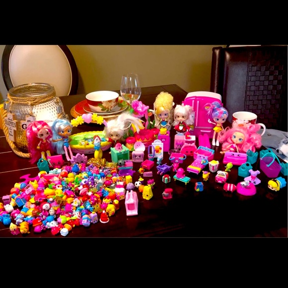 Shopkins (6) and HATCHIMALS COLLEGGTIBLES - Picture 1 of 6